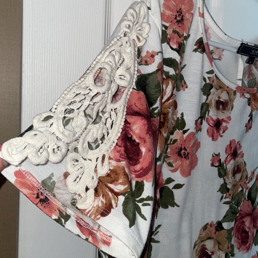 Floral tunic - Picture 3 of 3